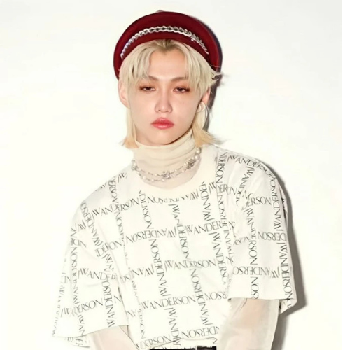 Chapeau Rouge KPOP à Chaîne Felix - Groupe Stray Kids