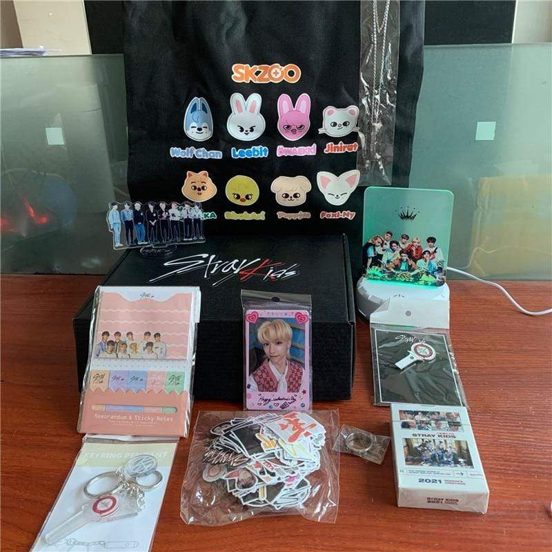 Coffret cadeau K-pop Stray Kids avec photo, cartes, porte-clés